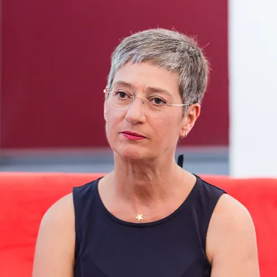 Ayfer Tunç