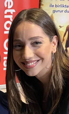 Özge Özacar